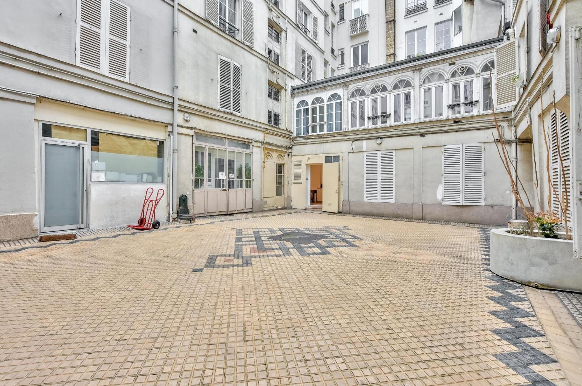 Apartment Urban Flat 35 - 2 Bedroom Grands Boulevards Paris